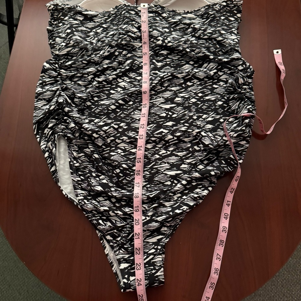NWOT Oh Baby Motherhood Maternity Swimsuit One Piece Black/White Women’s Size XL - Picture 9 of 11